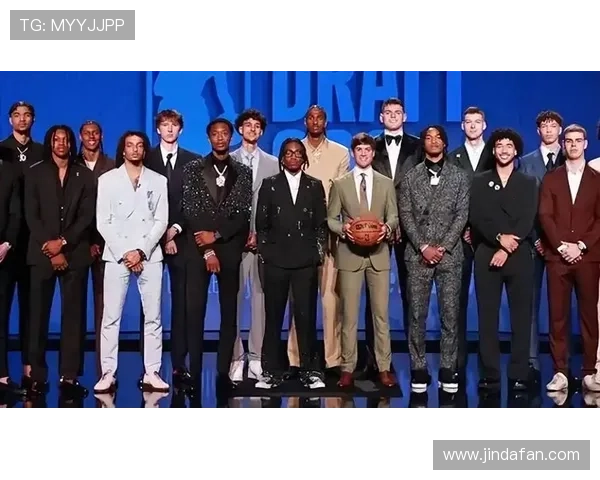 老鹰队正式签约1米83后卫新秀迪文史密斯获得NBA合同机会 老鹰队正式签约1米83后卫新秀迪文史密斯获得NBA合同机会