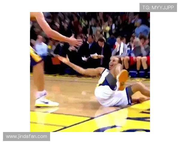 艾顿命中中场三分展统治力 库里场边神秘反应引全场热议